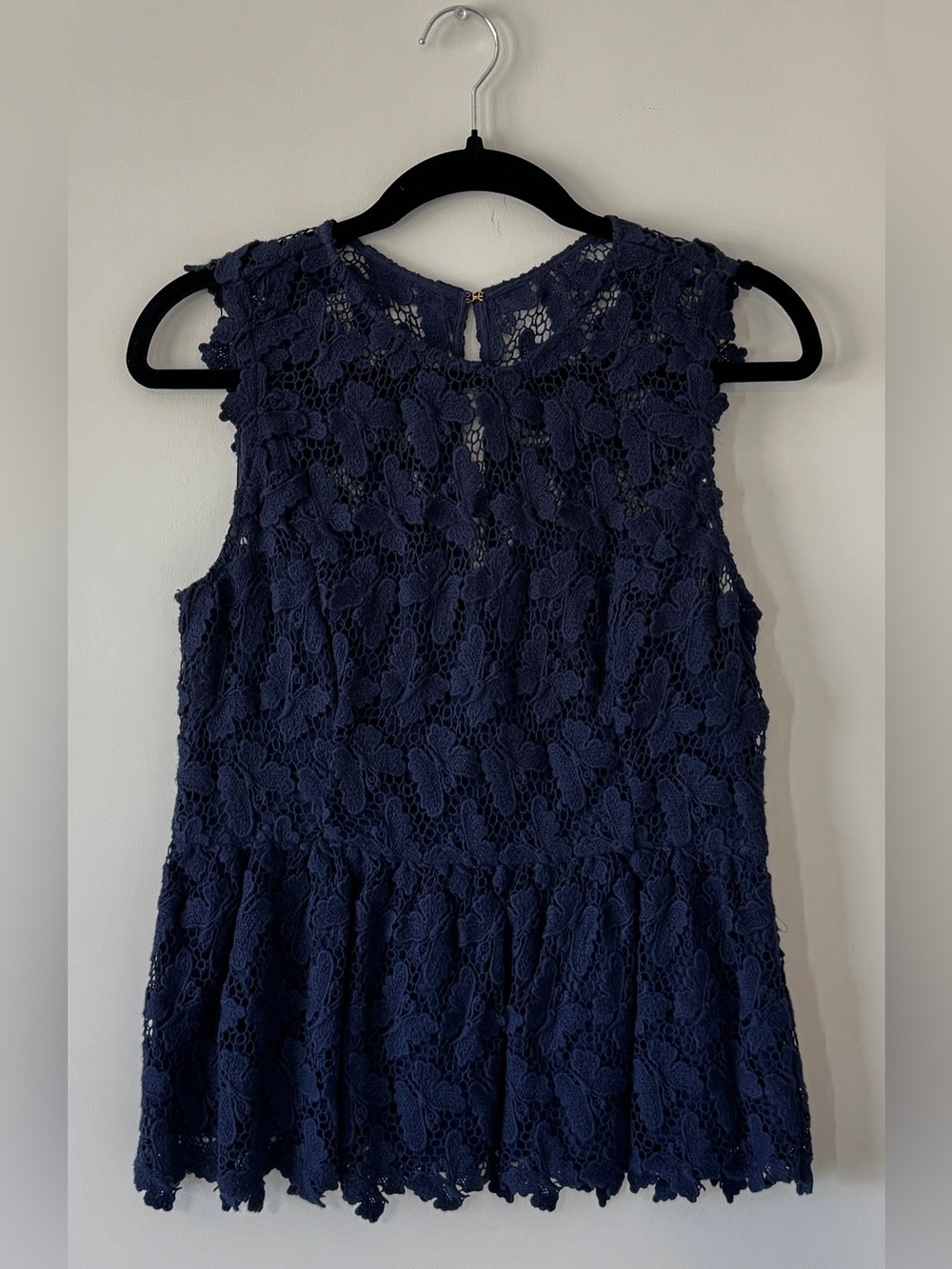 Lilly Pulitzer Aubree Top Navy Blue Papillion Lace Peplum NWT Size 8 - Picture 4 of 8